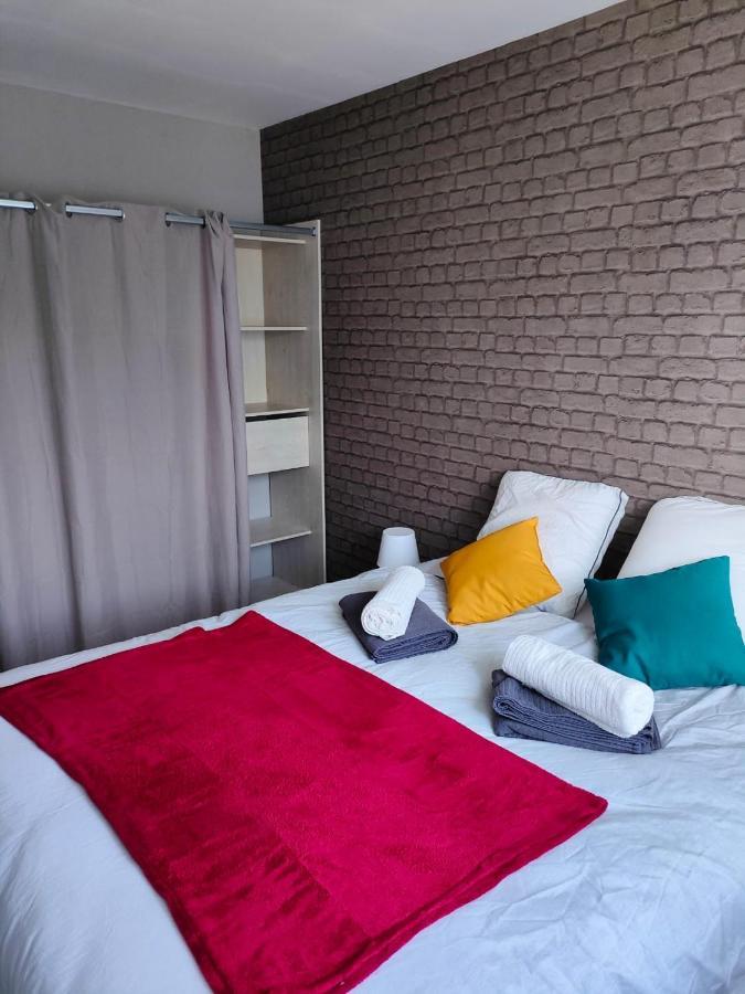 Chaleureux Appartement. 迪南 外观 照片